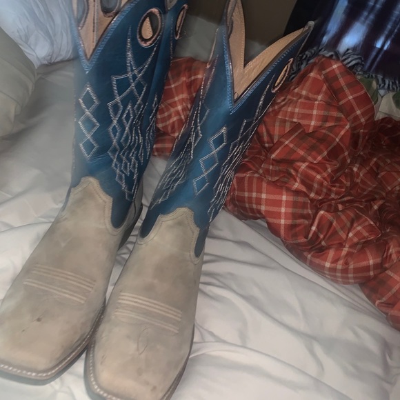 Ariat - Picture 2 of 2